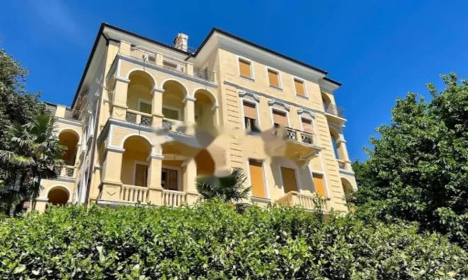 Недвижимость Трехкомнатная квартира в центре: 35