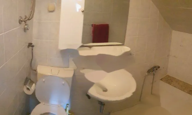 Недвижимость Трехкомнатная квартира в центре: 11