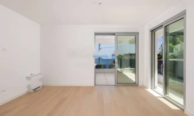 Недвижимость Трехкомнатная квартира в центре: 2