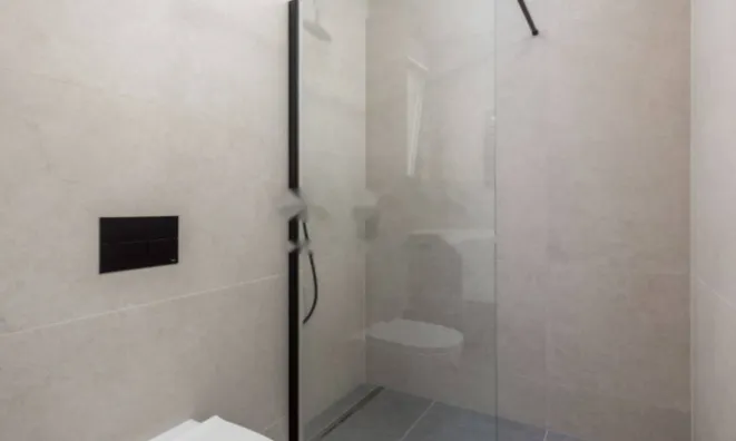 Недвижимость Трехкомнатная квартира в центре: 18