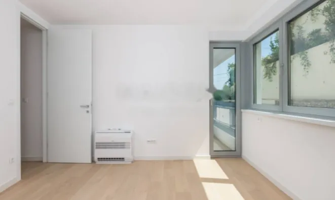 Недвижимость Трехкомнатная квартира в центре: 20