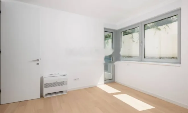 Недвижимость Трехкомнатная квартира в центре: 22