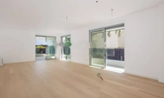 Недвижимость Трехкомнатная квартира в центре: 23