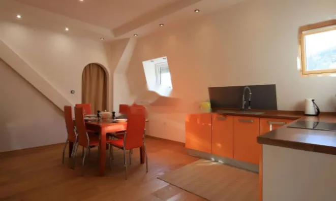 Недвижимость Четырехкомнатная квартира Центр: 13