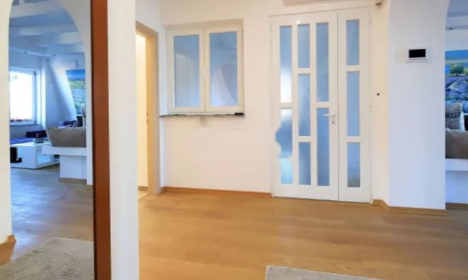 Недвижимость Четырехкомнатная квартира Центр: 25