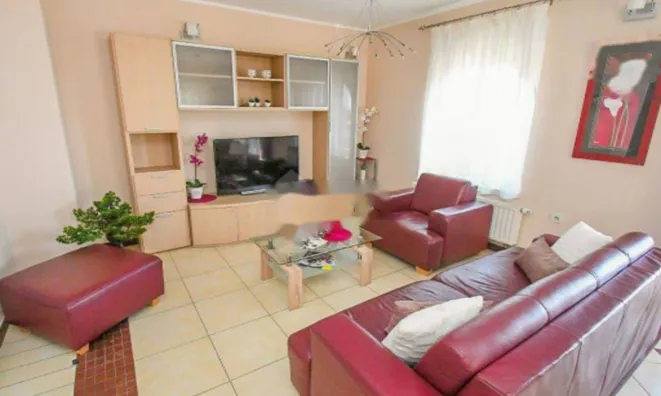 Недвижимость Четырехкомнатная квартира Центр: 5