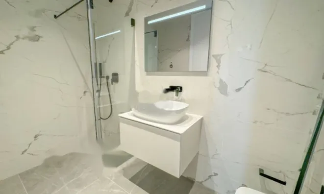 Недвижимость Трехкомнатная квартира в центре: 11