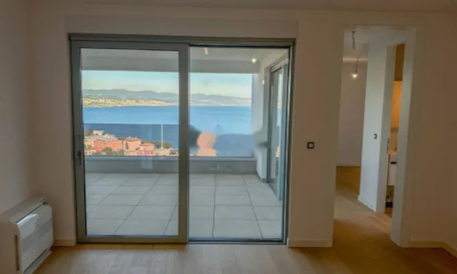 Недвижимость Трехкомнатная квартира в центре: 21