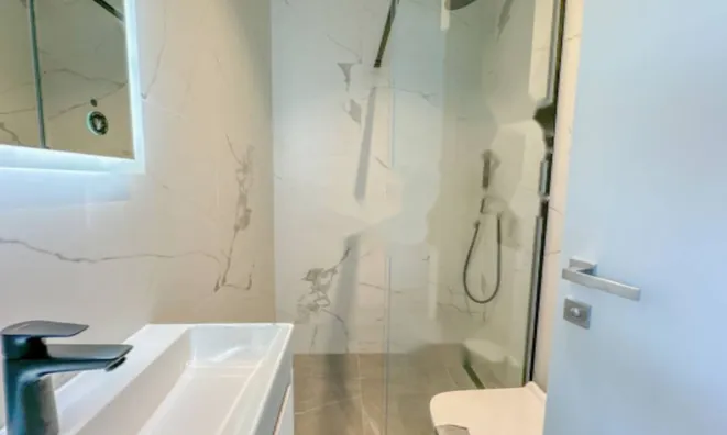 Недвижимость Трехкомнатная квартира в центре: 22