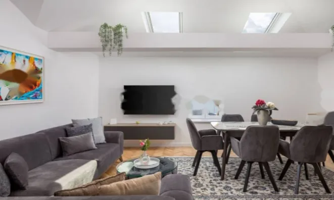 Недвижимость Трехкомнатная квартира в центре: 3