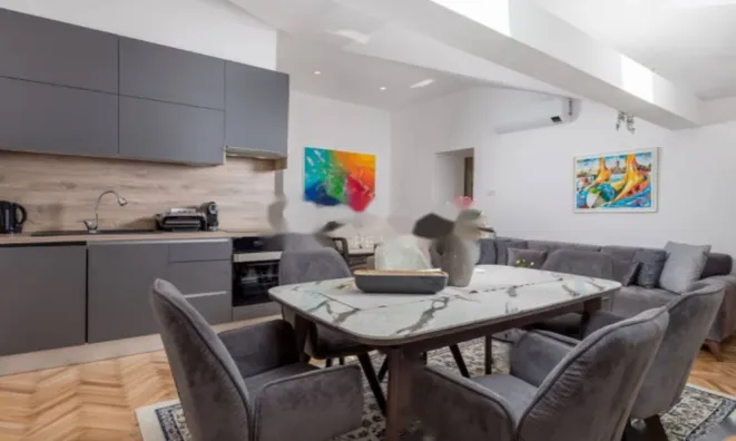 Недвижимость Трехкомнатная квартира в центре: 4