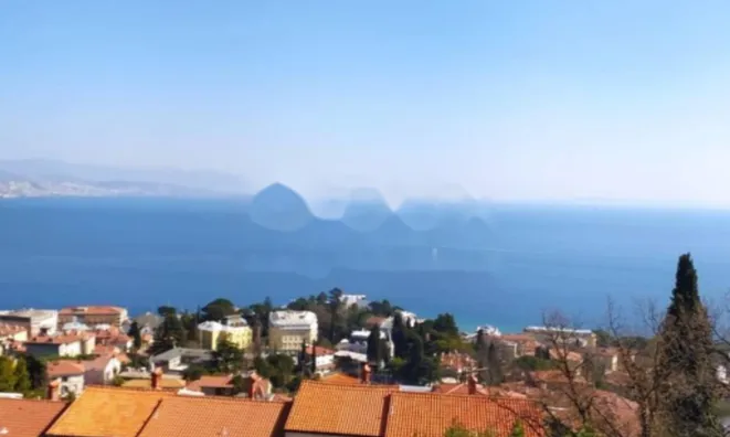 Недвижимость Трехкомнатная квартира в центре: 3