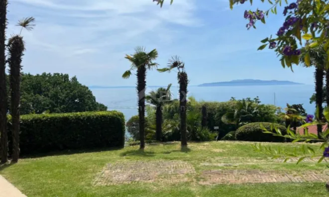 Недвижимость Двухкомнатная квартира Центр: 10