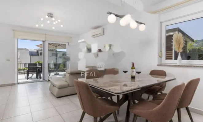 Недвижимость Трехкомнатная квартира в центре Опатии: 11