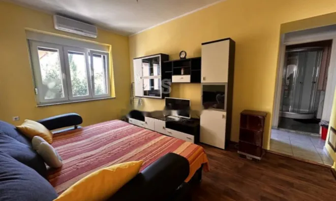 Недвижимость Двухкомнатная квартира Центр: 2