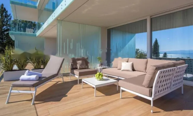 Недвижимость Трехкомнатная квартира в центре: 7