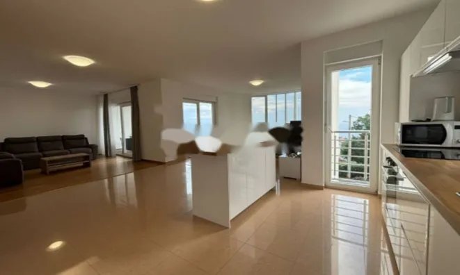 Недвижимость Трёхкомнатная квартира Центр: 3