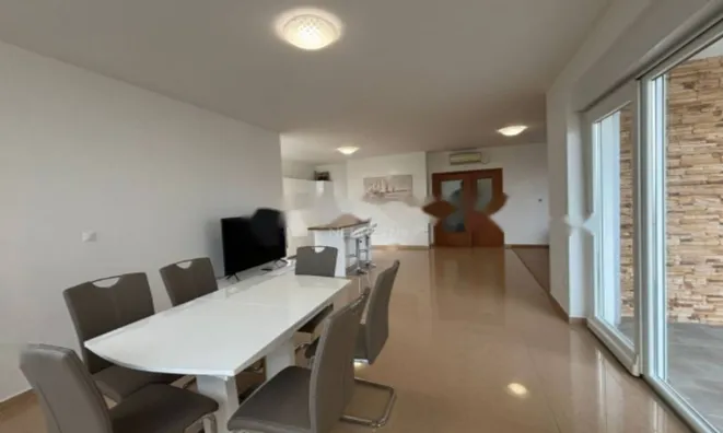 Недвижимость Трёхкомнатная квартира Центр: 4