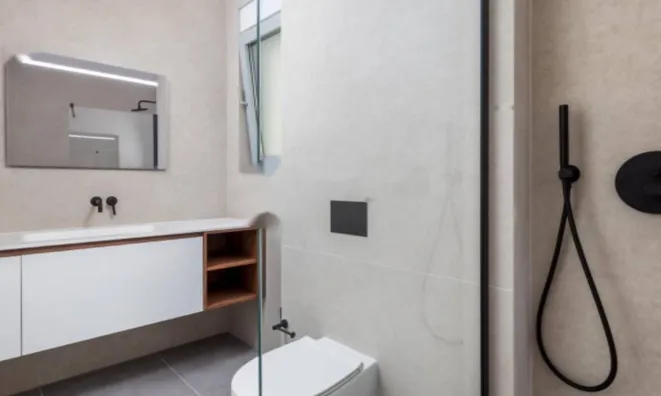 Недвижимость Трехкомнатная квартира в центре: 15