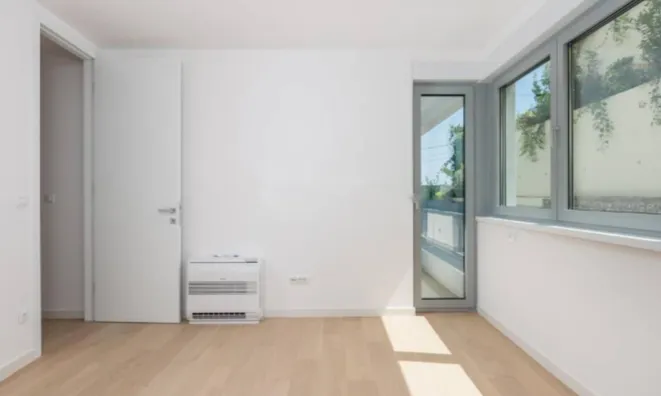 Недвижимость Трехкомнатная квартира в центре: 16