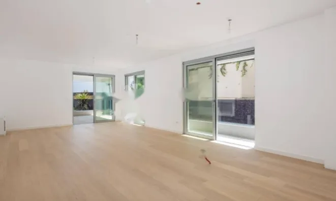 Недвижимость Трехкомнатная квартира в центре: 19