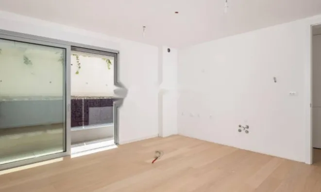 Недвижимость Трехкомнатная квартира в центре: 22