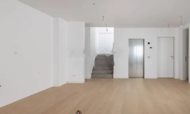 Недвижимость Четырехкомнатная квартира Центр: 4