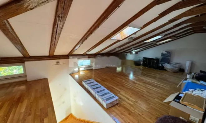 Недвижимость Трехкомнатная квартира в центре: 6