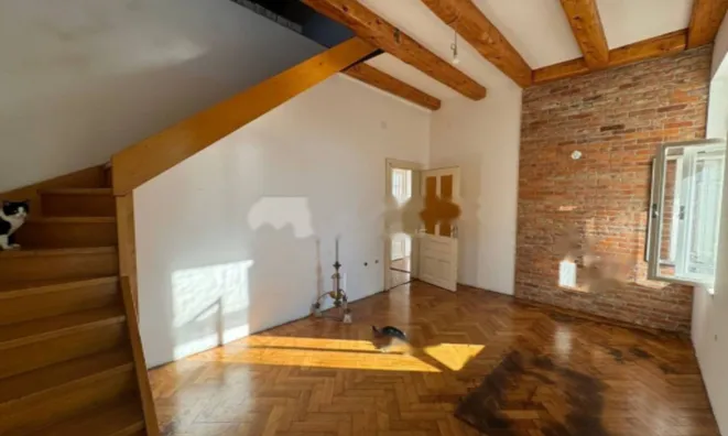 Недвижимость Трехкомнатная квартира в центре: 8