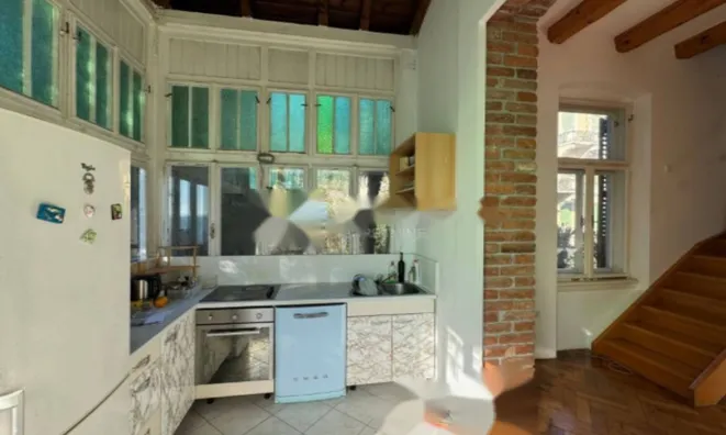 Недвижимость Трехкомнатная квартира в центре: 10