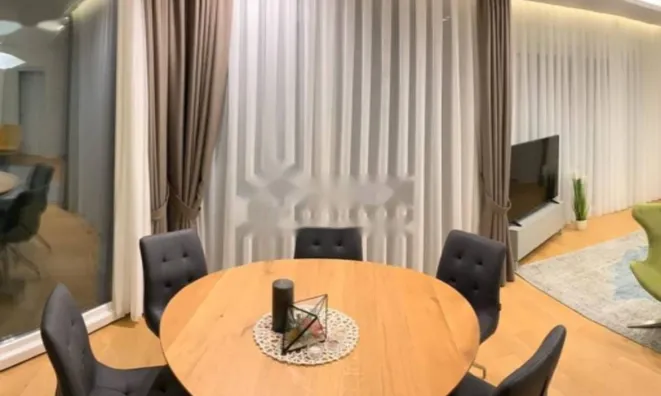 Недвижимость Семейный дом 641 м², Центр: 10