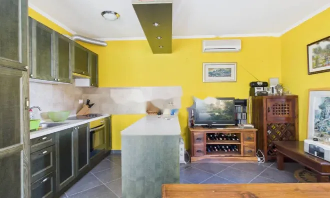 Недвижимость Трёхкомнатная квартира, центр: 3