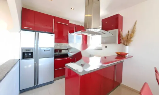 Недвижимость Четырехкомнатная квартира, Центр: 10