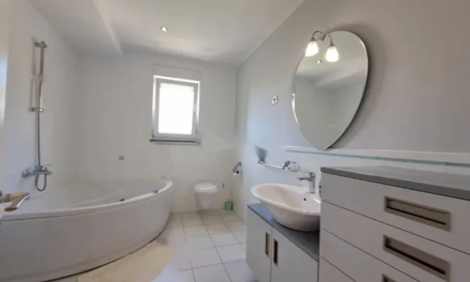 Недвижимость Четырехкомнатная квартира, Центр: 21