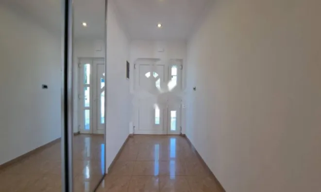 Недвижимость Четырехкомнатная квартира, Центр: 24