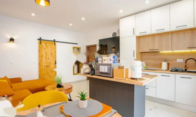 Недвижимость Двухкомнатная квартира в центре: 5