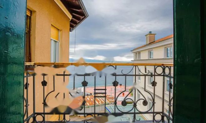 Недвижимость Двухкомнатная квартира в центре: 11