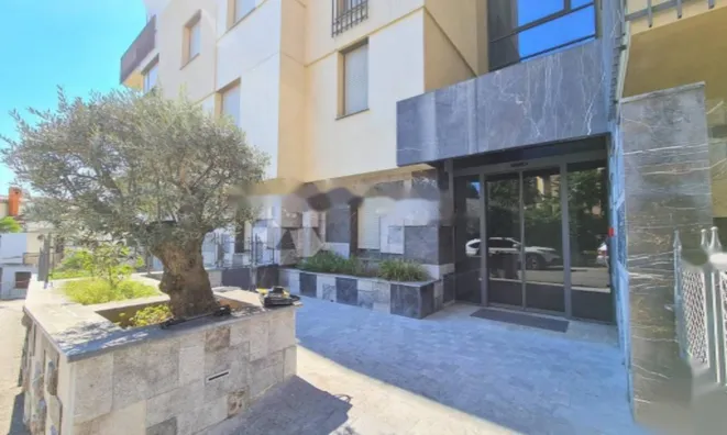 Недвижимость Трехкомнатная квартира Центр: 1