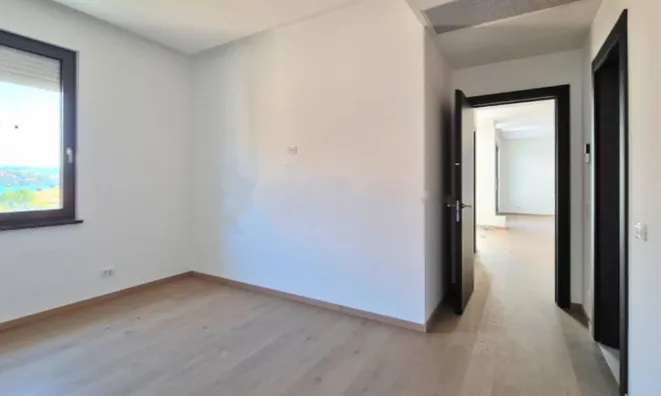 Недвижимость Трехкомнатная квартира Центр: 11