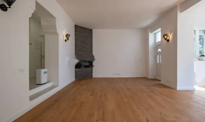 Недвижимость Четырехкомнатная квартира Центр: 1