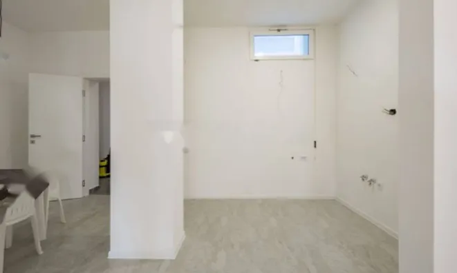 Недвижимость Четырехкомнатная квартира Центр: 6