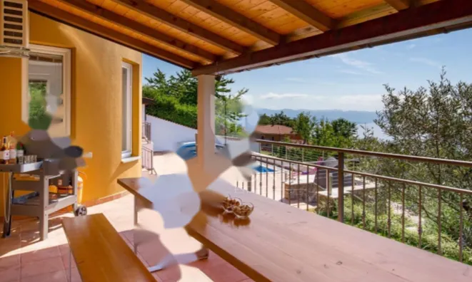 Недвижимость Семейный дом 300 м², Опация: 6