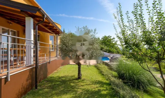 Недвижимость Семейный дом 300 м², Опация: 17