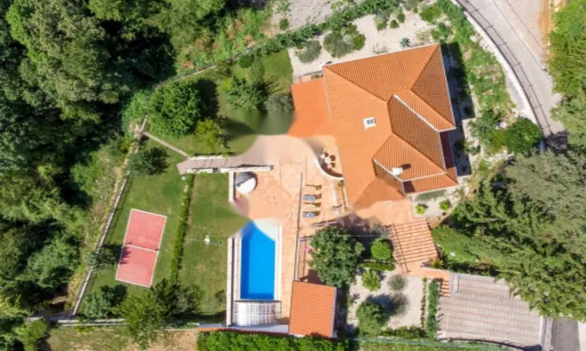 Недвижимость Семейный дом 300 м², Опация: 22