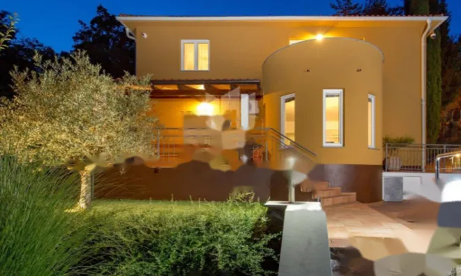 Недвижимость Семейный дом 300 м², Опация: 26