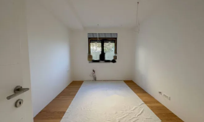 Недвижимость Трехкомнатная квартира в центре: 17