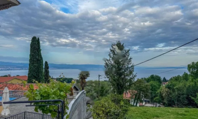 Недвижимость Двухкомнатная квартира, центр: 1