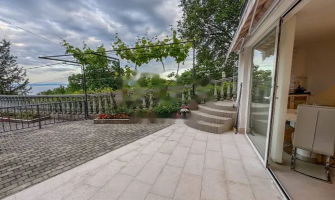 Недвижимость Двухкомнатная квартира, центр: 3