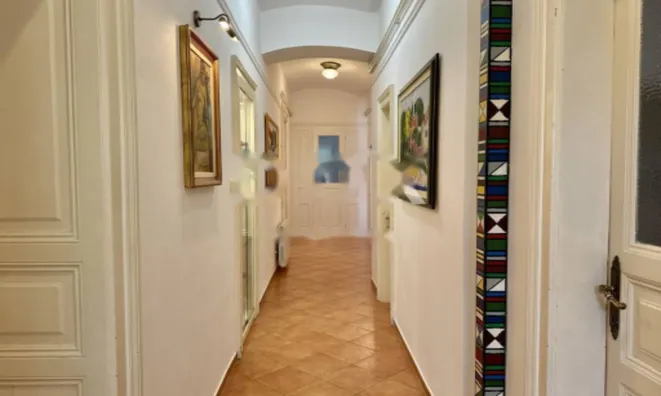 Недвижимость Четырехкомнатная квартира, Центр, Опатия: 1