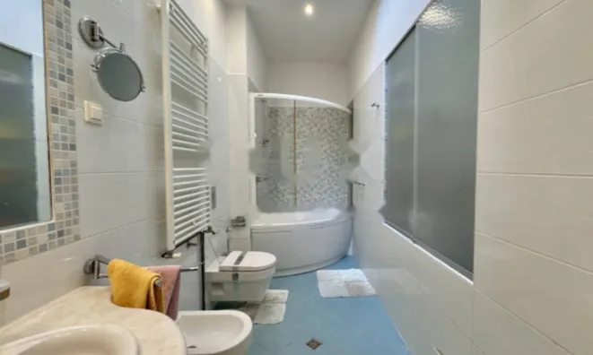 Недвижимость Четырехкомнатная квартира, Центр, Опатия: 10